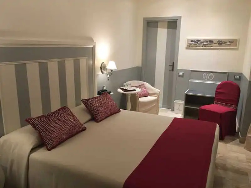 Hotel la Colonnina by null
