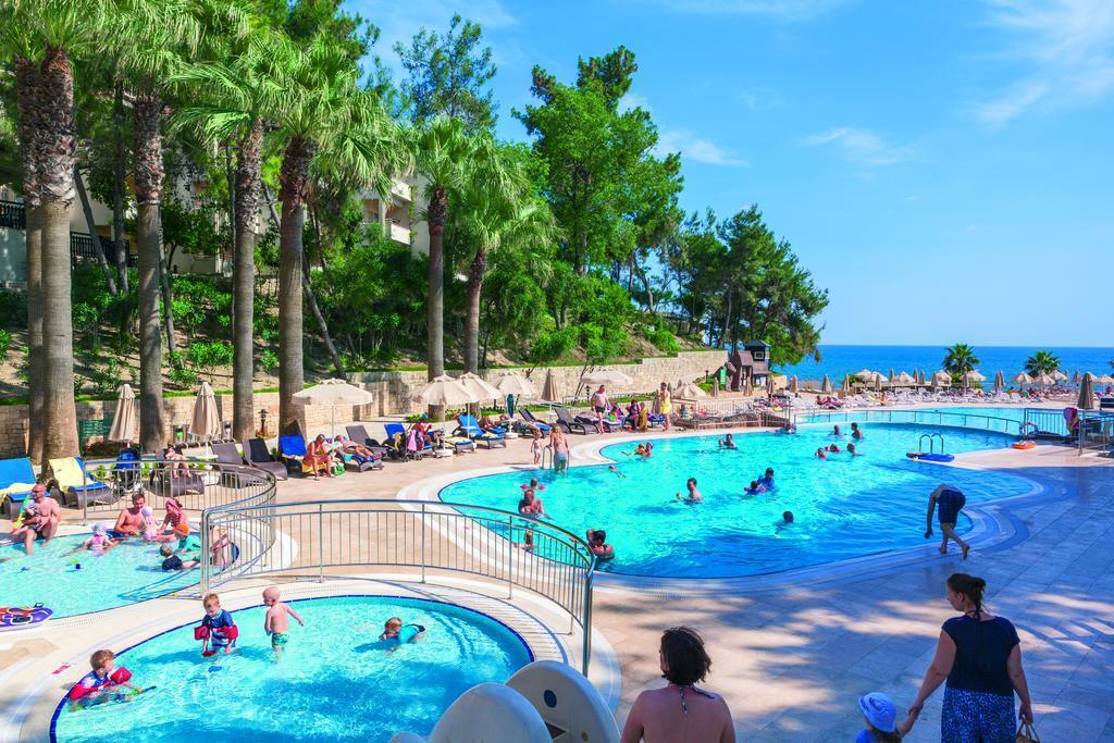 Отель holiday village