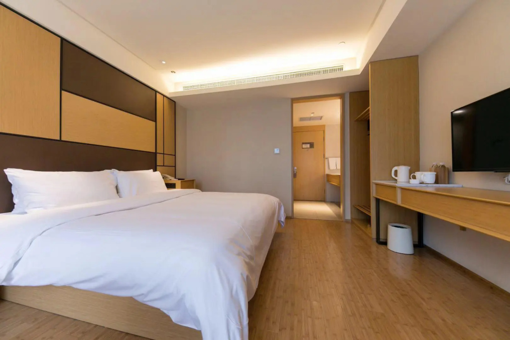 Superior Double room with street view full double bed