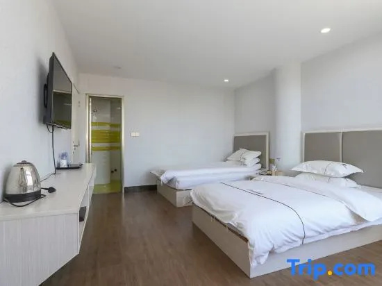 Deluxe Triple Suite