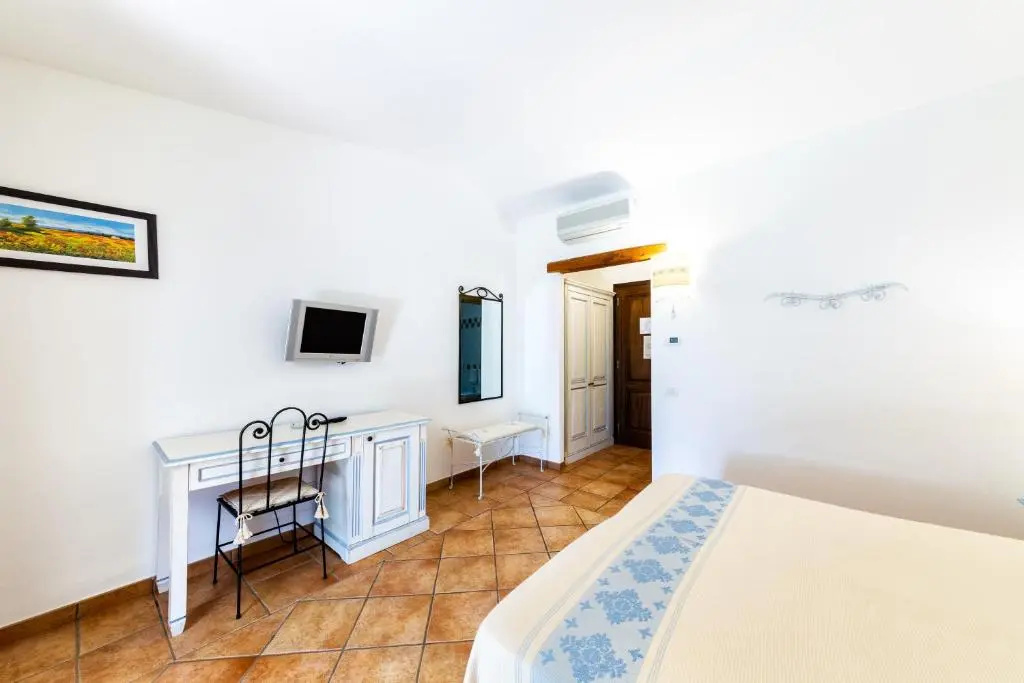 Standard Double room with garden view (full double bed)