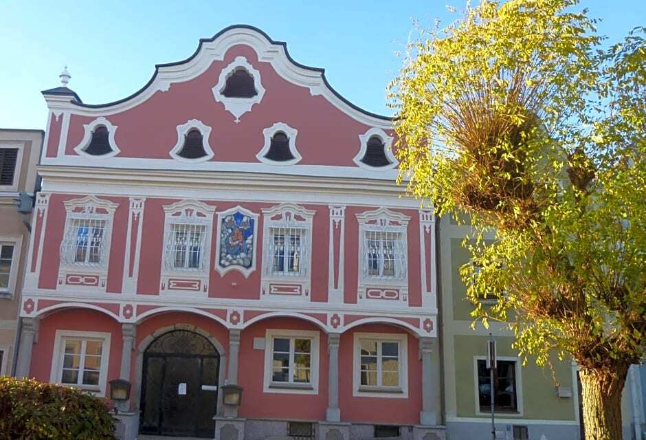 Отель - Café - Konditorei Schröckmayr-Kastner в Нойфельдене