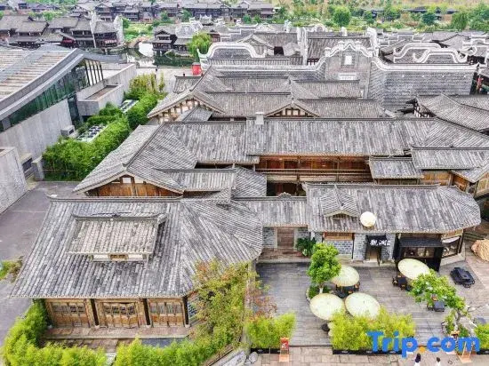 Qilai Manor Hotel (Lizhuang Ancient Town)