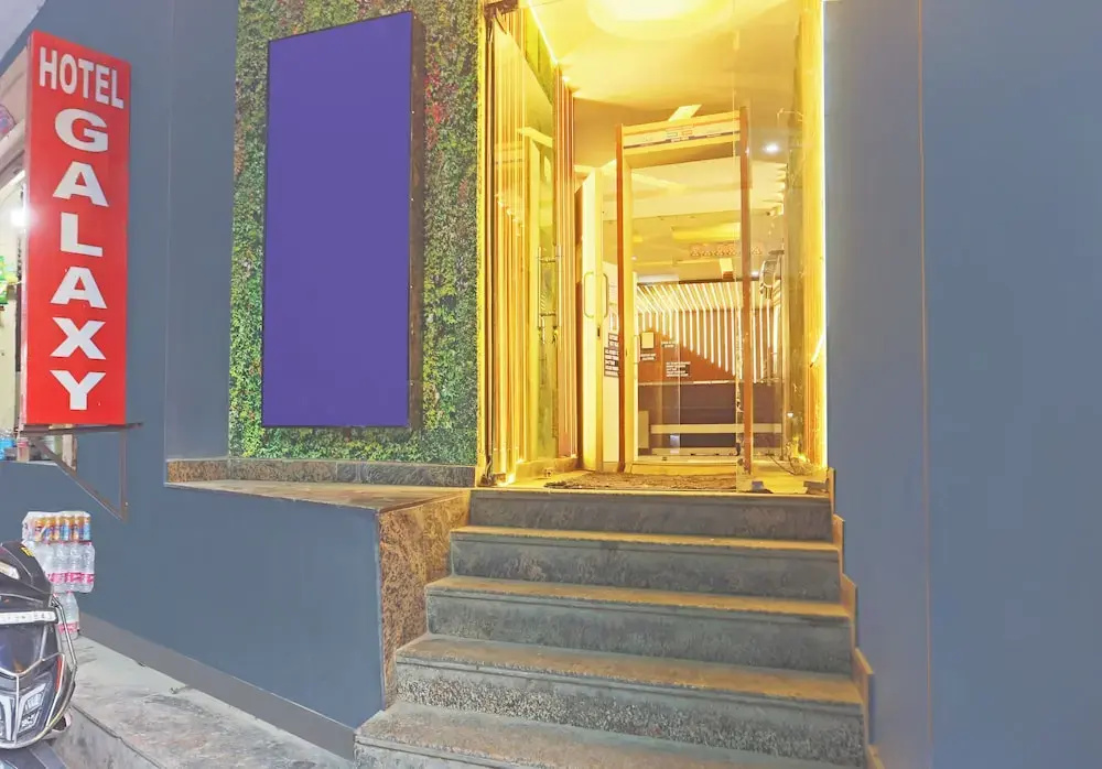OYO 8462 Hotel Galaxy