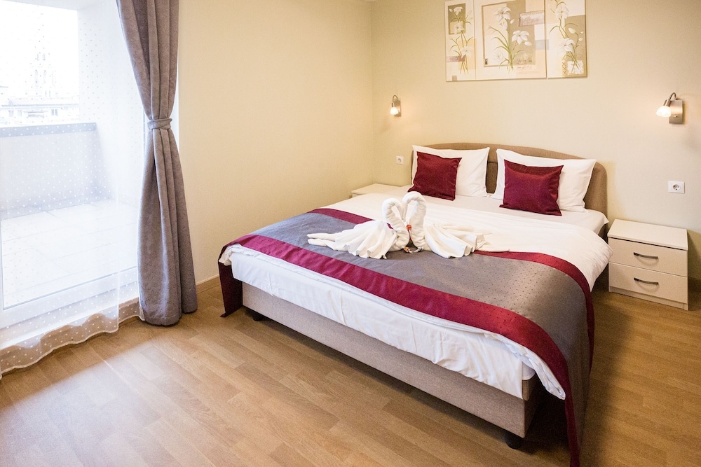 Double room (full double bed)