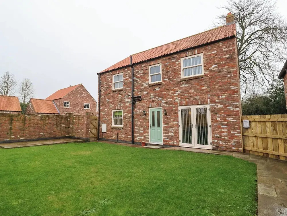 4 Manor Garth