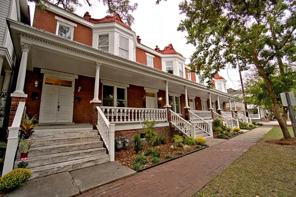 420Waldburg A · Modern Apt with Southern Charm Blocks from Forsyth