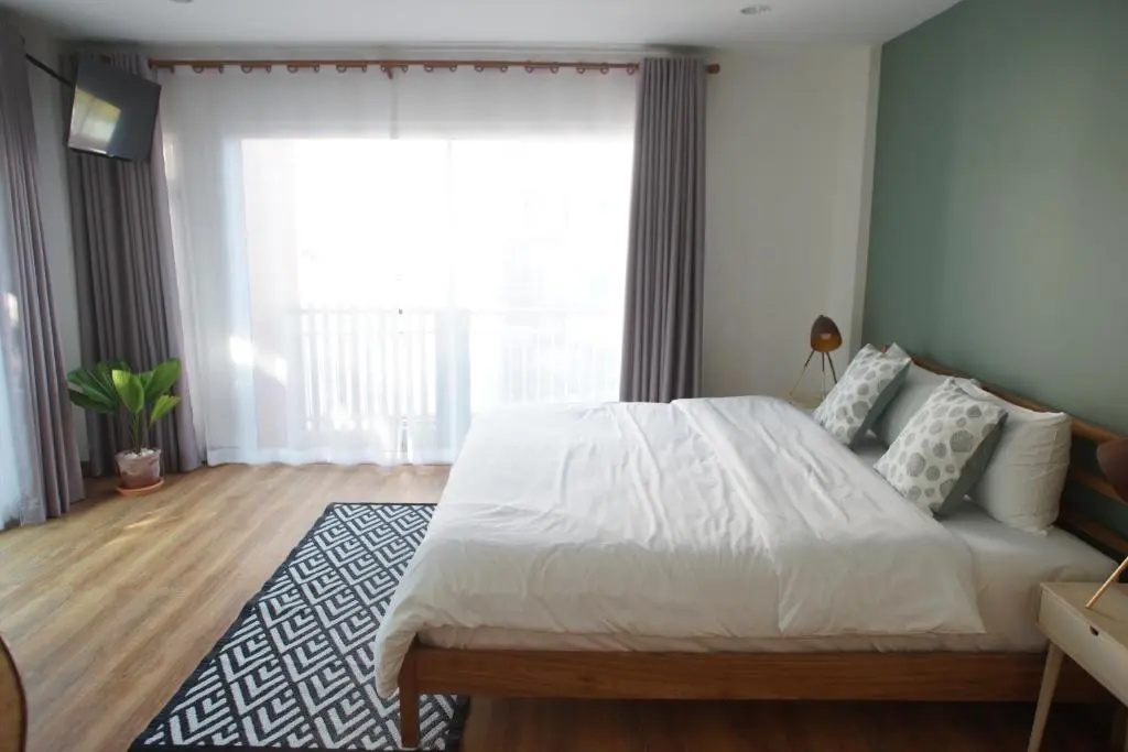 Deluxe Double room (full double bed)