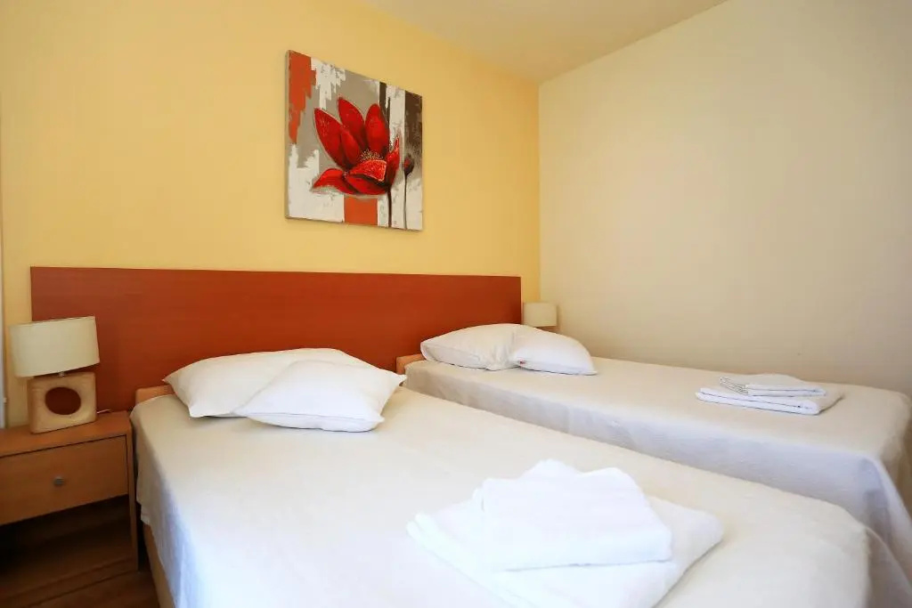 2 Bedrooms Apartment