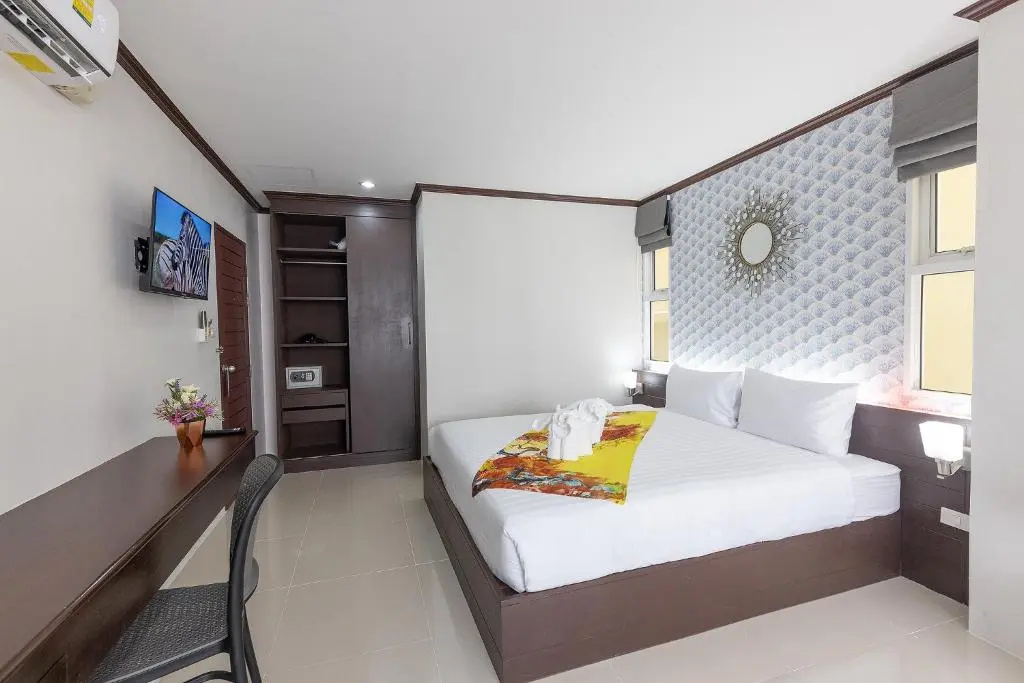 Deluxe Double room with balcony (full double bed)