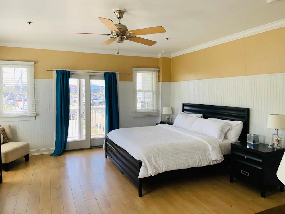 Deluxe Double room (full double bed)