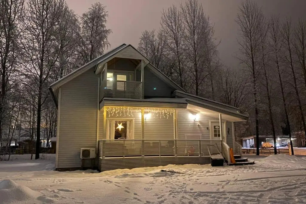 Cozy&Comfy Wooden House