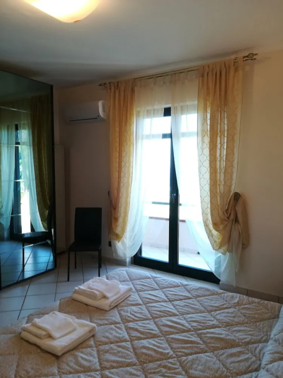 Deluxe Double room with balcony (full double bed)