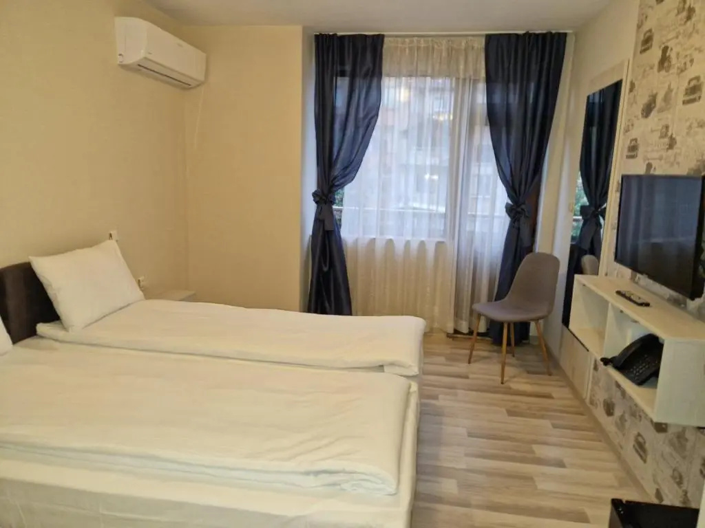 Standard Double room with balcony (full double bed)