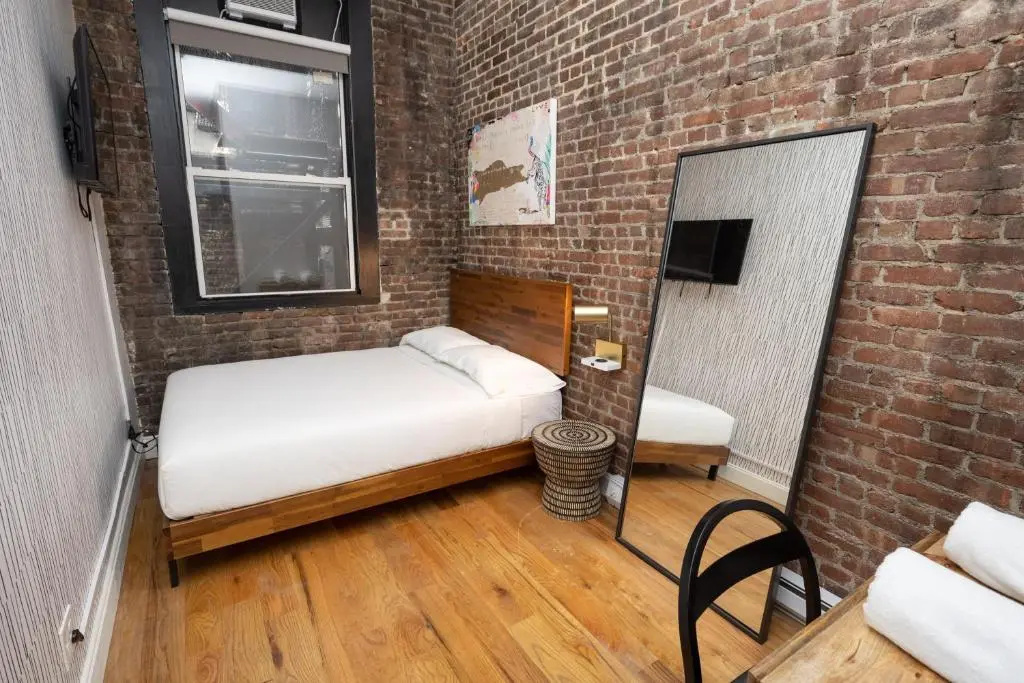 Double Suite (full double bed)