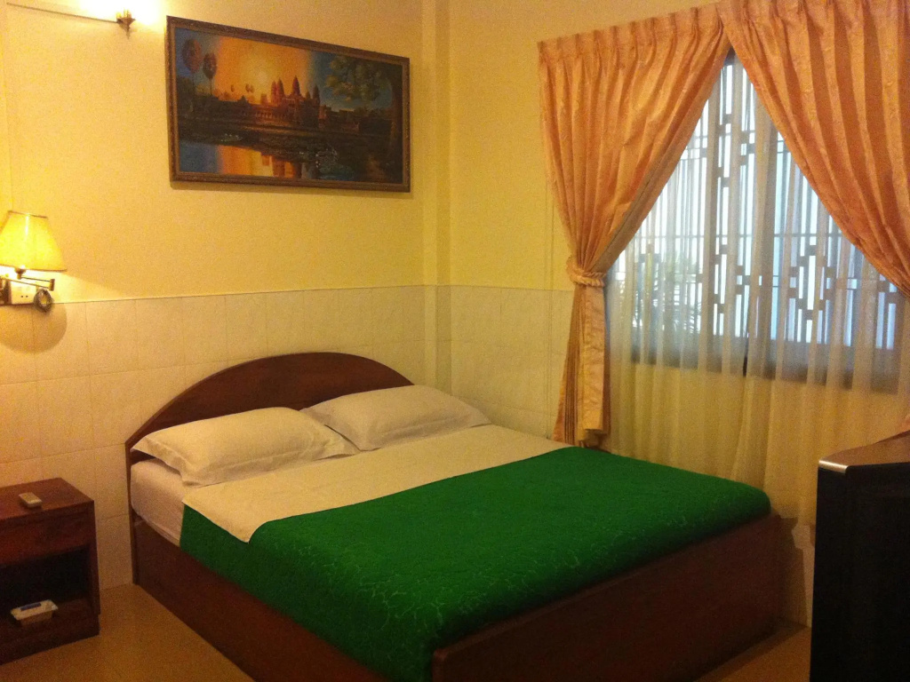 Standard Double room (full double bed)