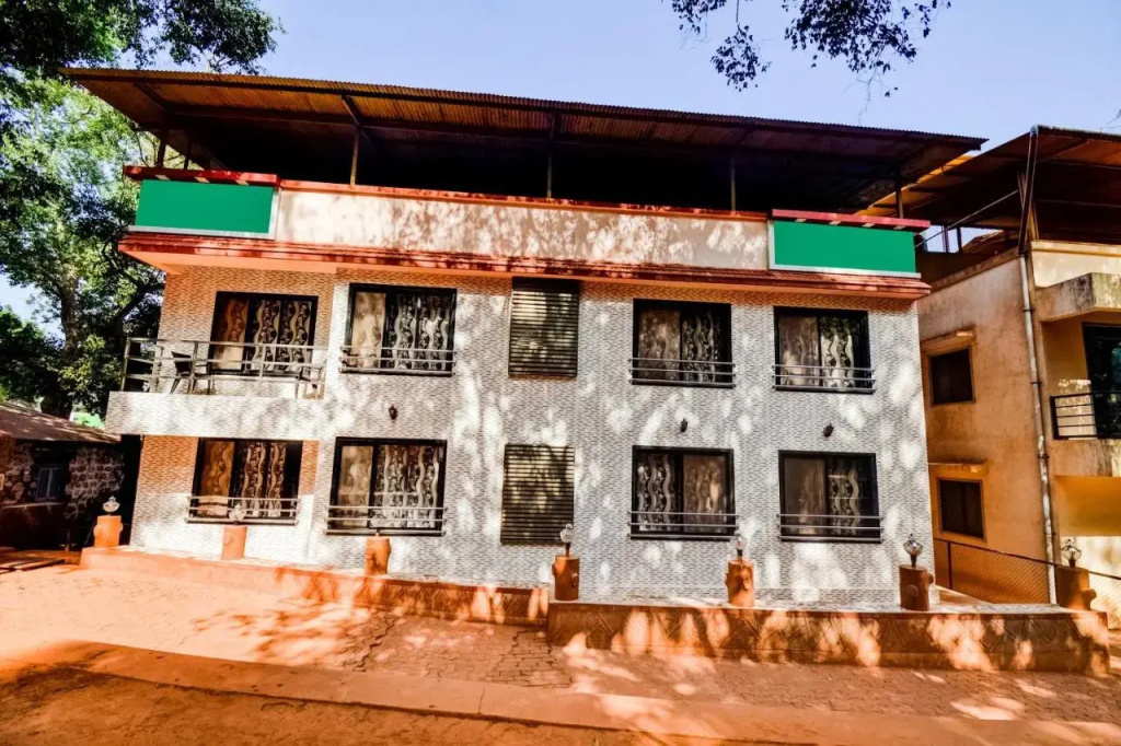 Roshan Palace