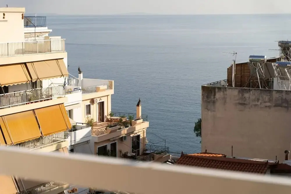 Piraeus Cozy Apartment for 4 Persons