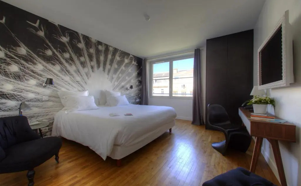 Deluxe Double room (full double bed)