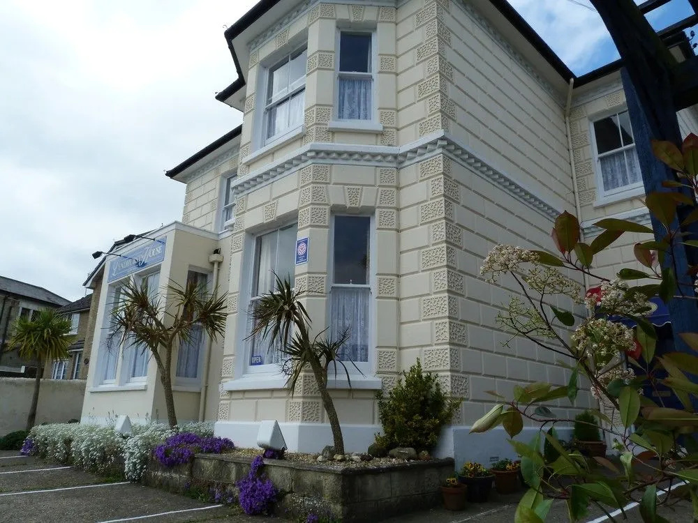Lyndhurst House