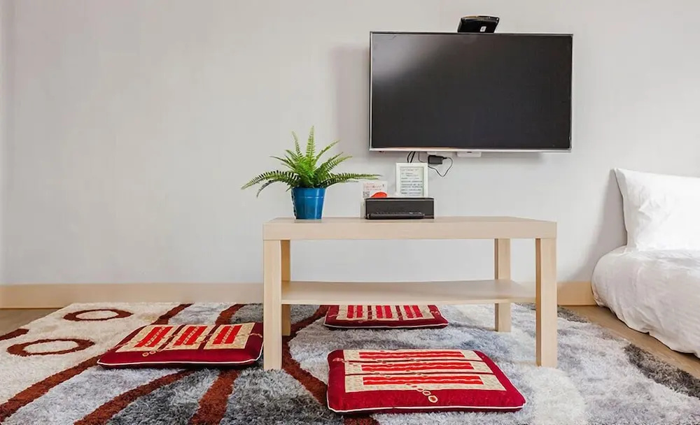 Standard Sextuple Family room