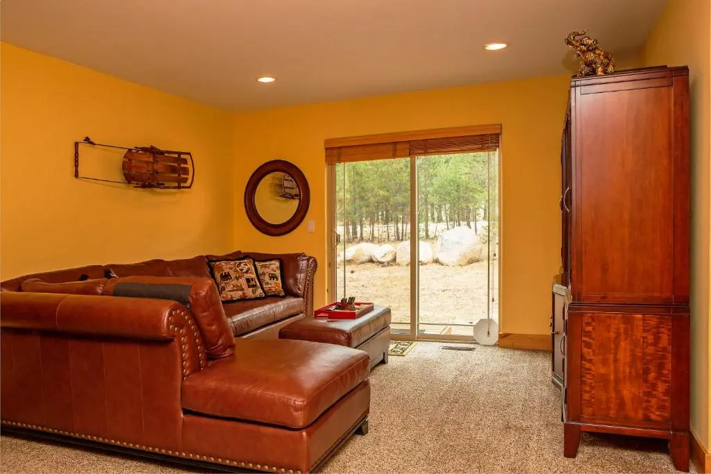 5-Star Luxury Tahoe Cabin! Great Location! Pool Table!Darts! Poker! Ping Pong! Games!