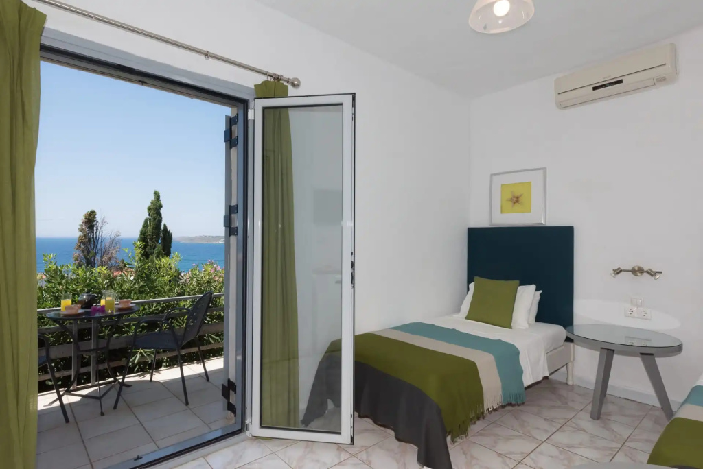 Superior Double room with sea view (full double bed)