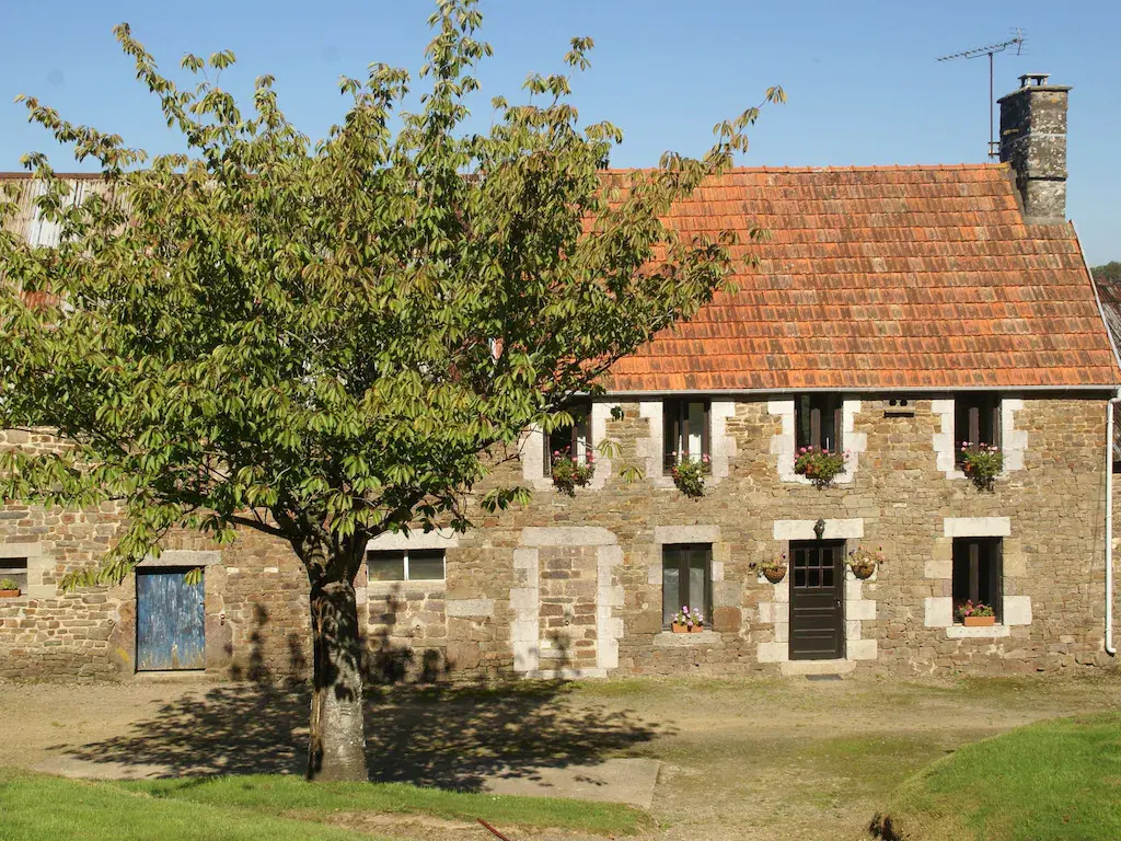 Lovely Holiday Home amidst Meadows in Sourdeval-les-Bois
