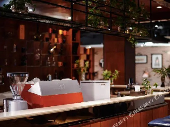 Food & Beverage