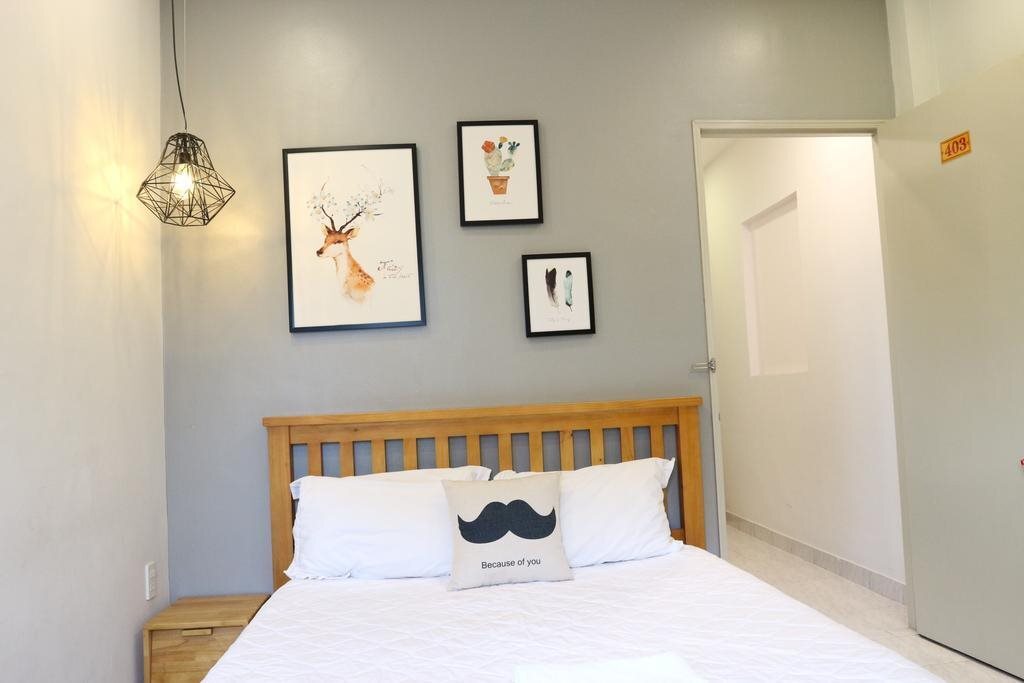 Long Hostel by null