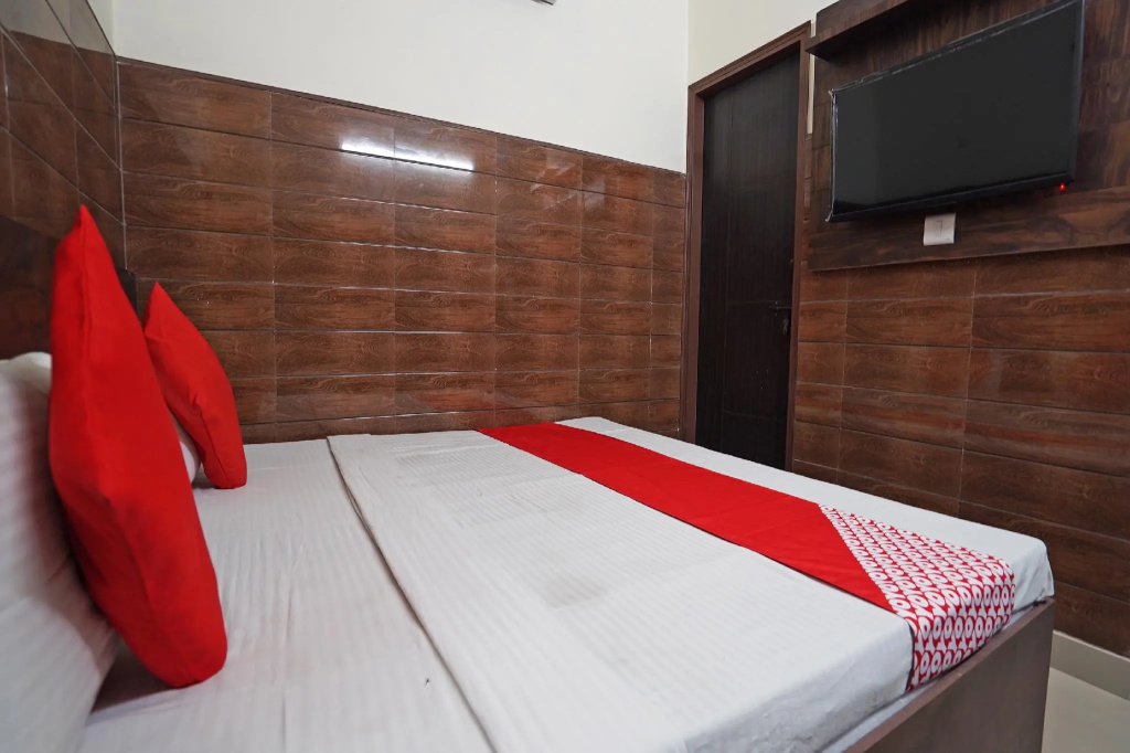 OYO 49587 Hotel Sai