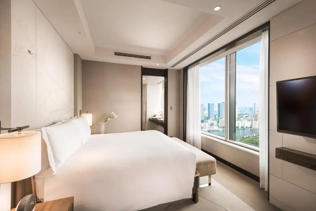 Corner Double Suite with bay view (full double bed)