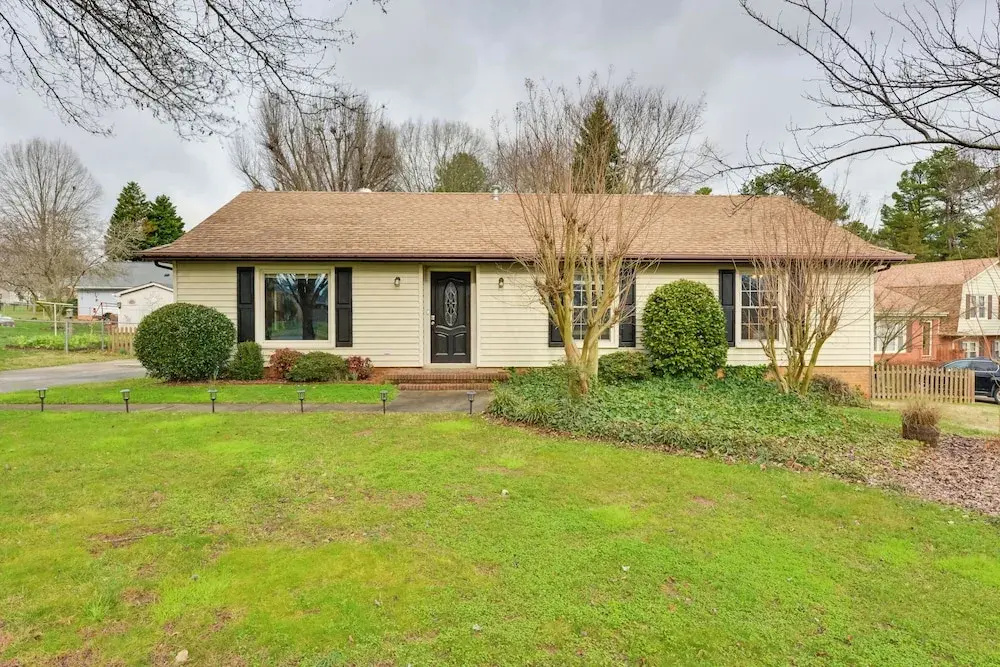Cozy Home w/ Fenced Yard < 1 Mi Downtown Matthews!