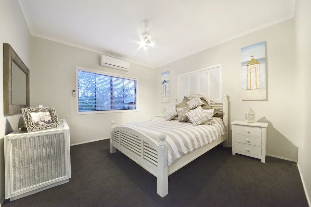 4 Bedrooms Cottage with balcony single bed