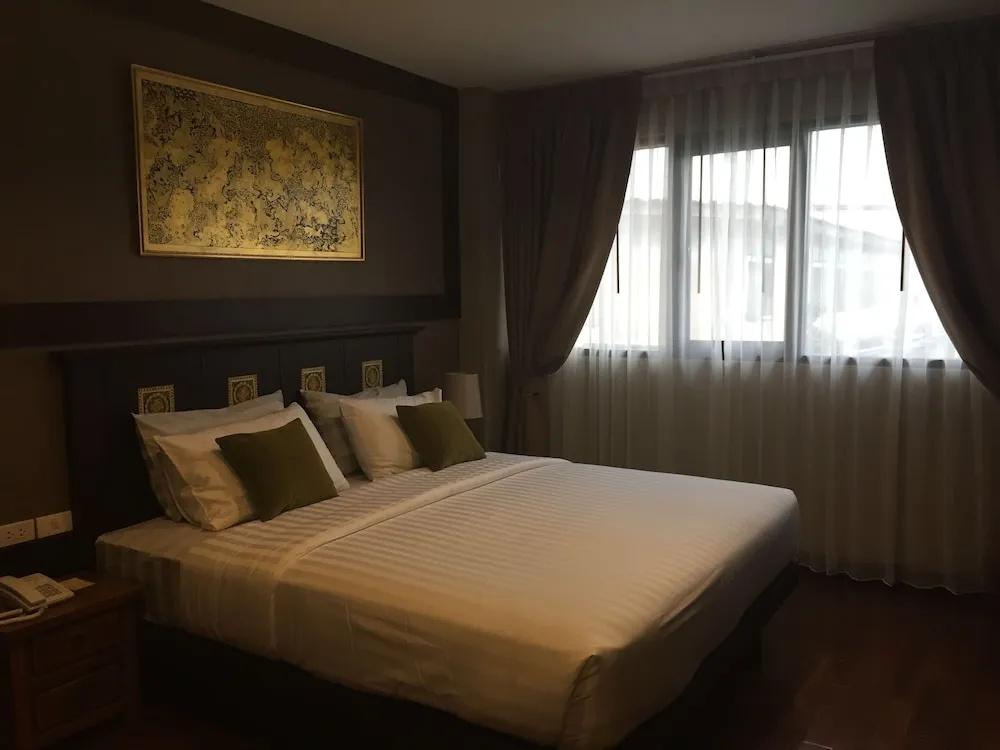 Standard Double room with city view (full double bed)