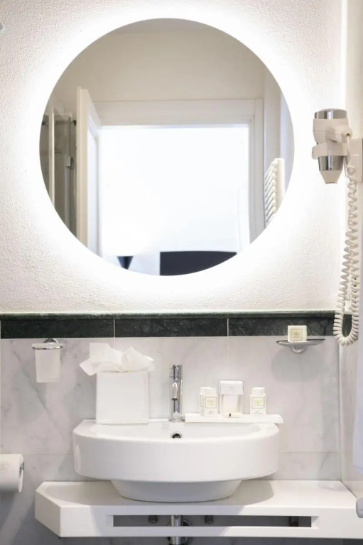 (1)Classic Double room (full double bed) (king size bed) at Hotel Horto Convento in Florence
