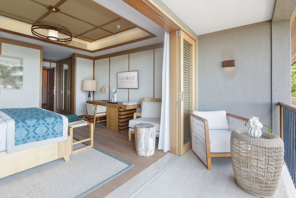 Standard Club room with ocean view