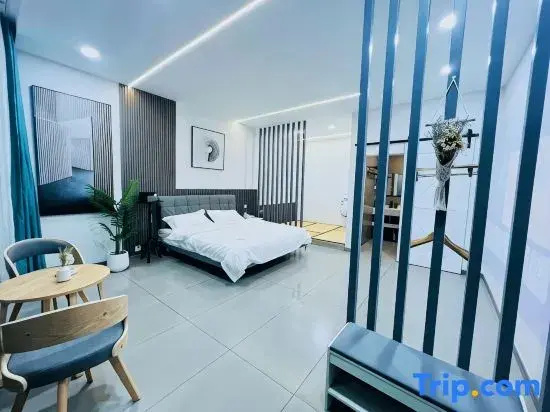 Suite with courtyard view
