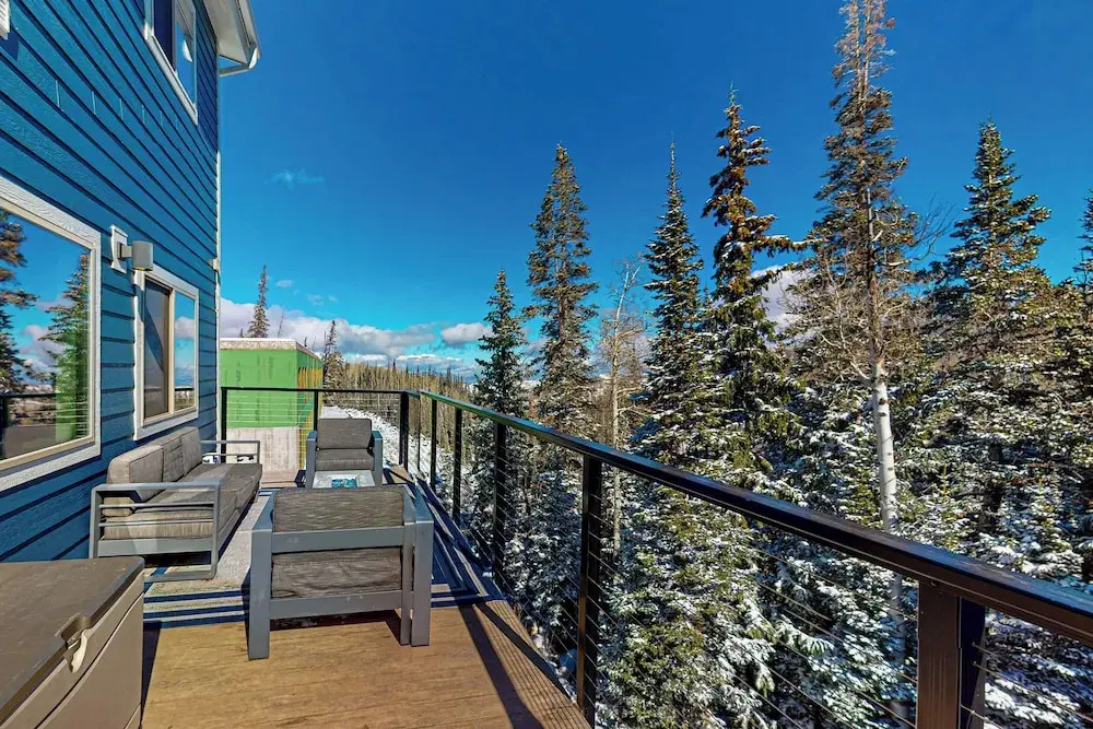 Mtn-view Home w/ Hot Tub & Fire Pit in Brian Head!