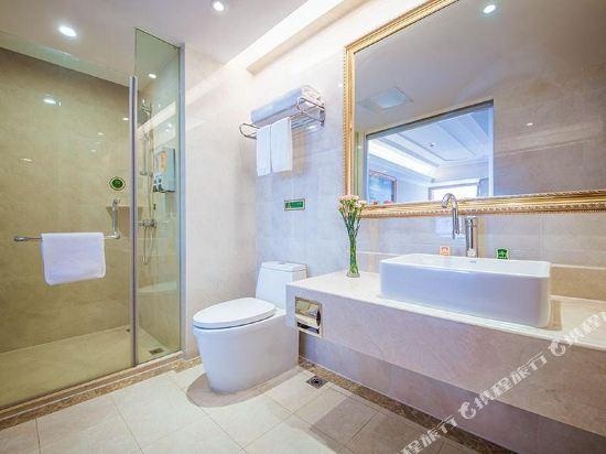 Vienna International Hotel (Wuhan Tianhe Airport Panlongcheng Songjiagang Metro Station)