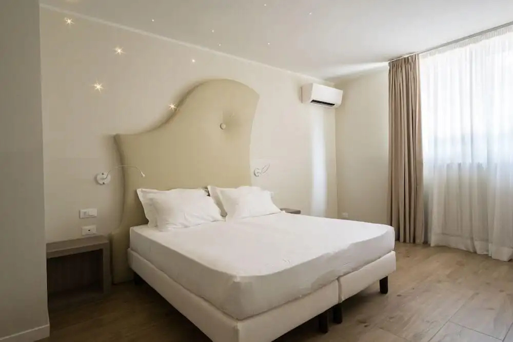 Deluxe Double room (full double bed)