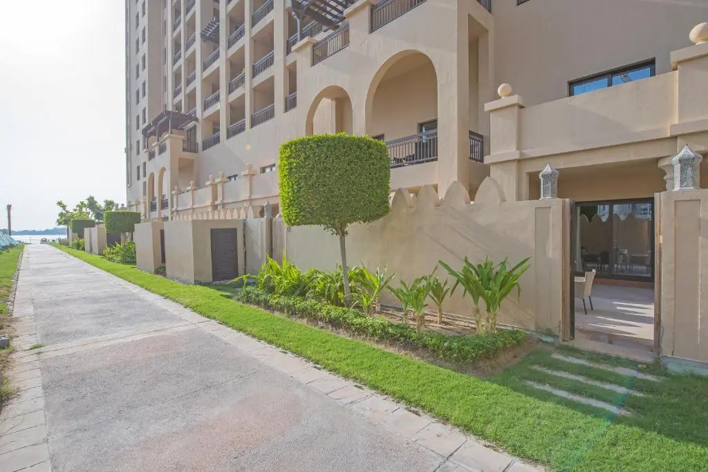 Luxurious 3BR Townhouse with Maid's & Private Pool in Palm Jumeirah