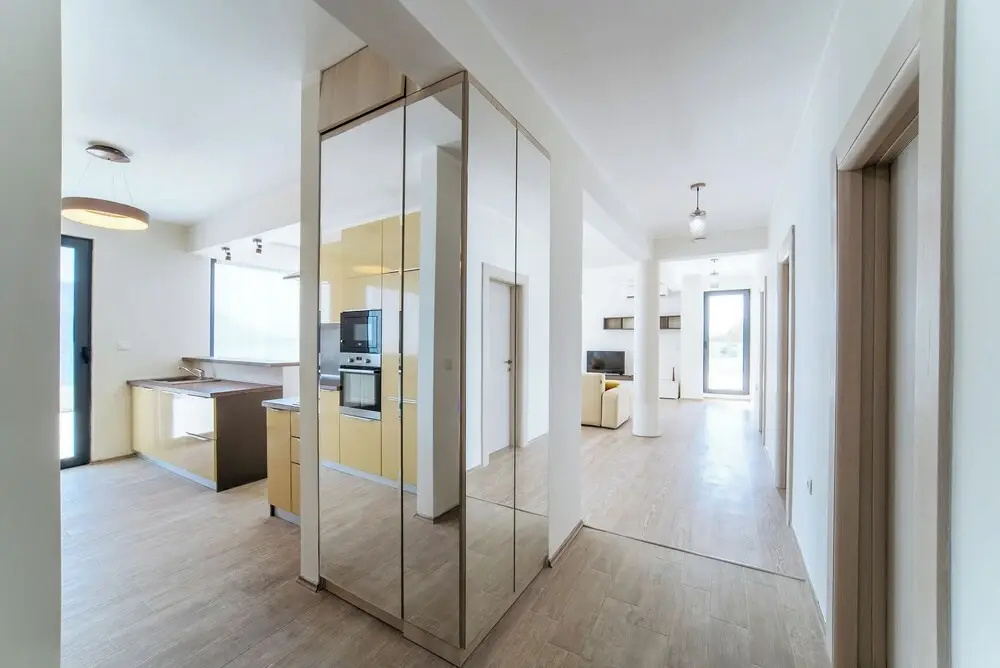 3 Bedrooms Apartment