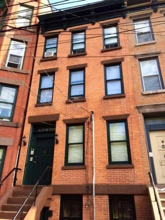 Serene Studio close to NYC. Walk to shops, PATH