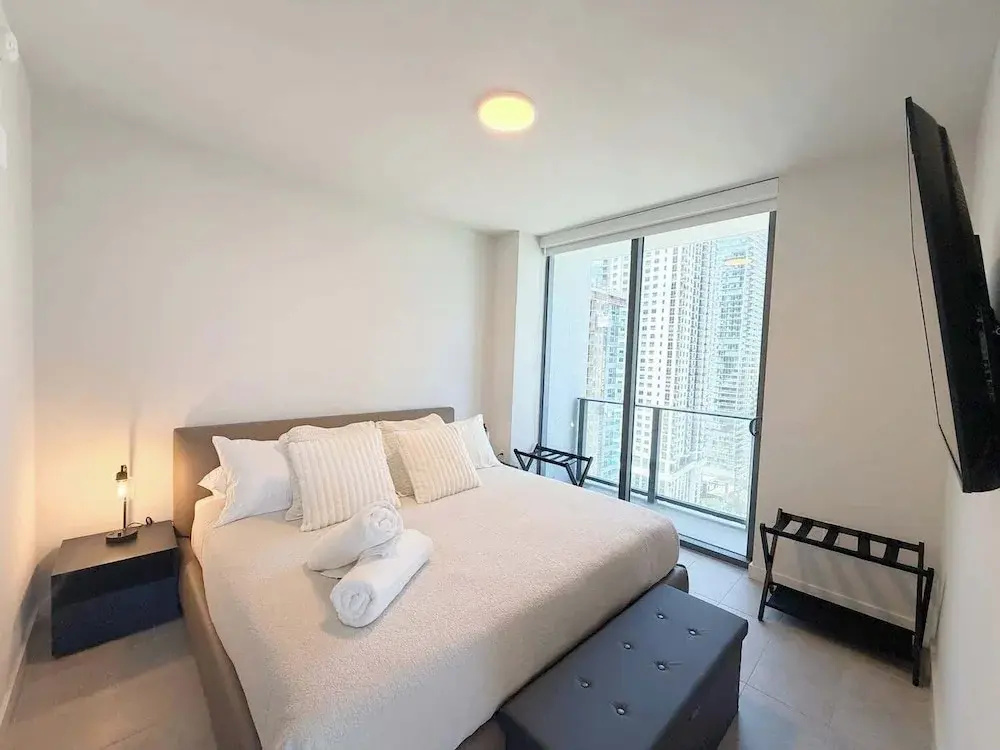2 Bedrooms Apartment with city view
