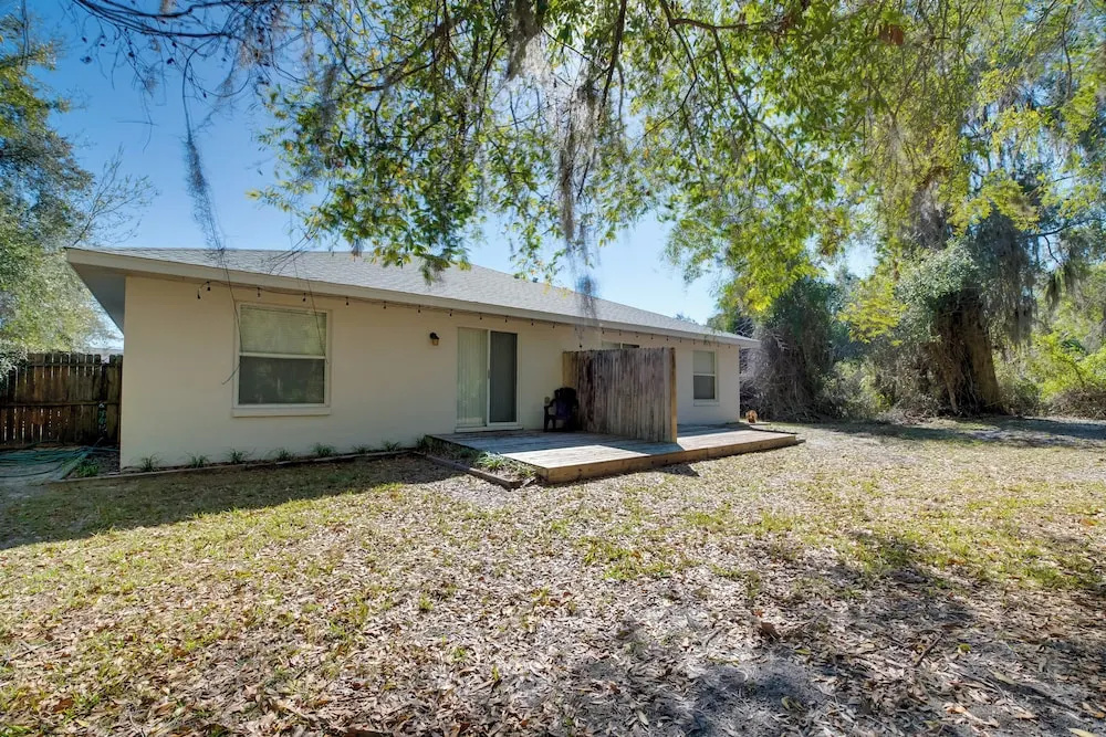 Steps From Crystal River: Crystal River Getaway!