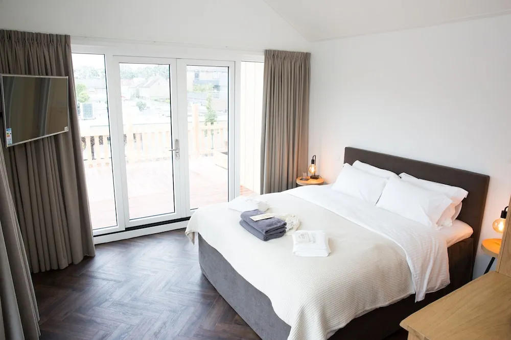 Deluxe Double room with balcony (full double bed)