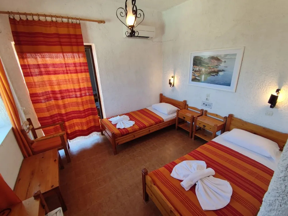 Classic Double room with balcony and with sea view (twin beds)