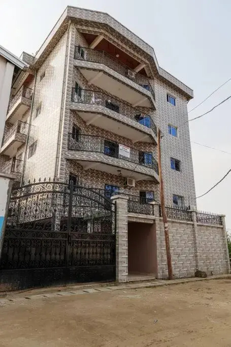 Beautiful- 1 Bedroom Apartment - Parking on site