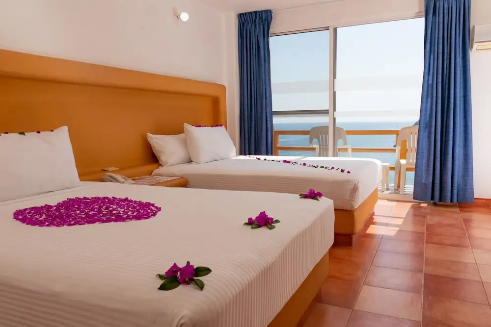 Standard Quadruple room with ocean view